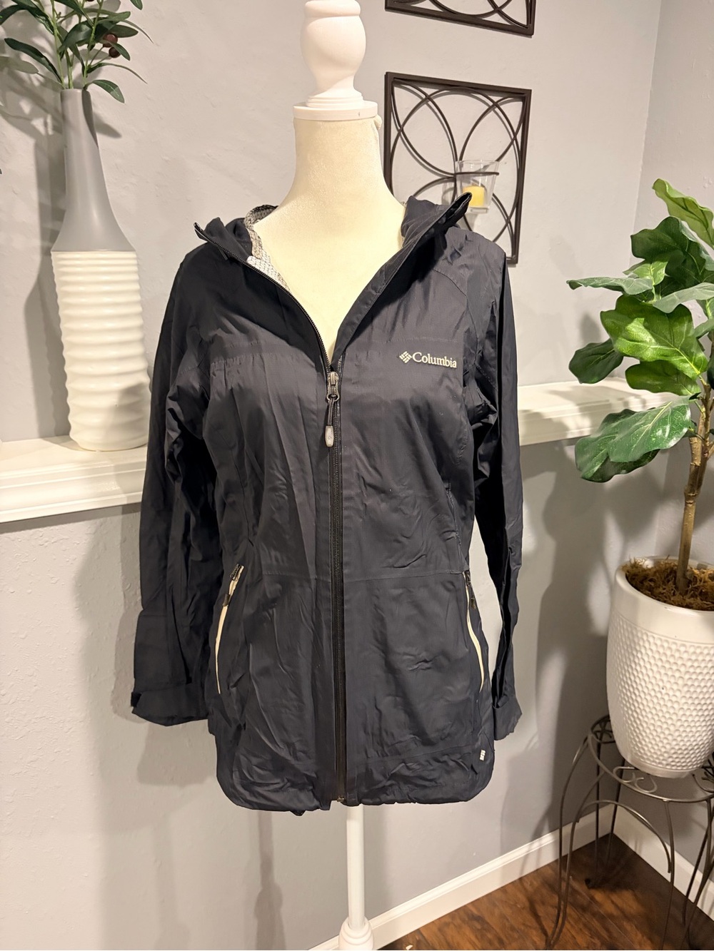 Columbia Women's Black Utility Hooded Jacket